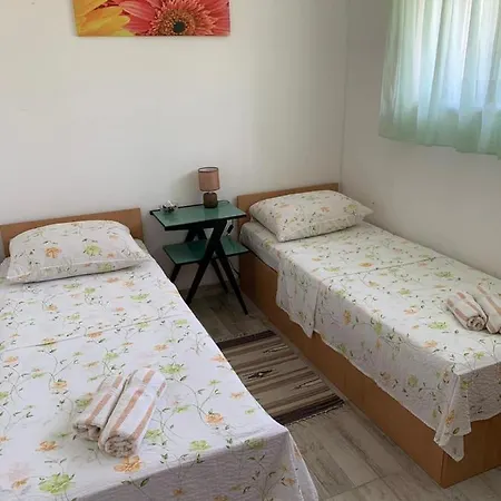 Tatjana Near شقة سبليت